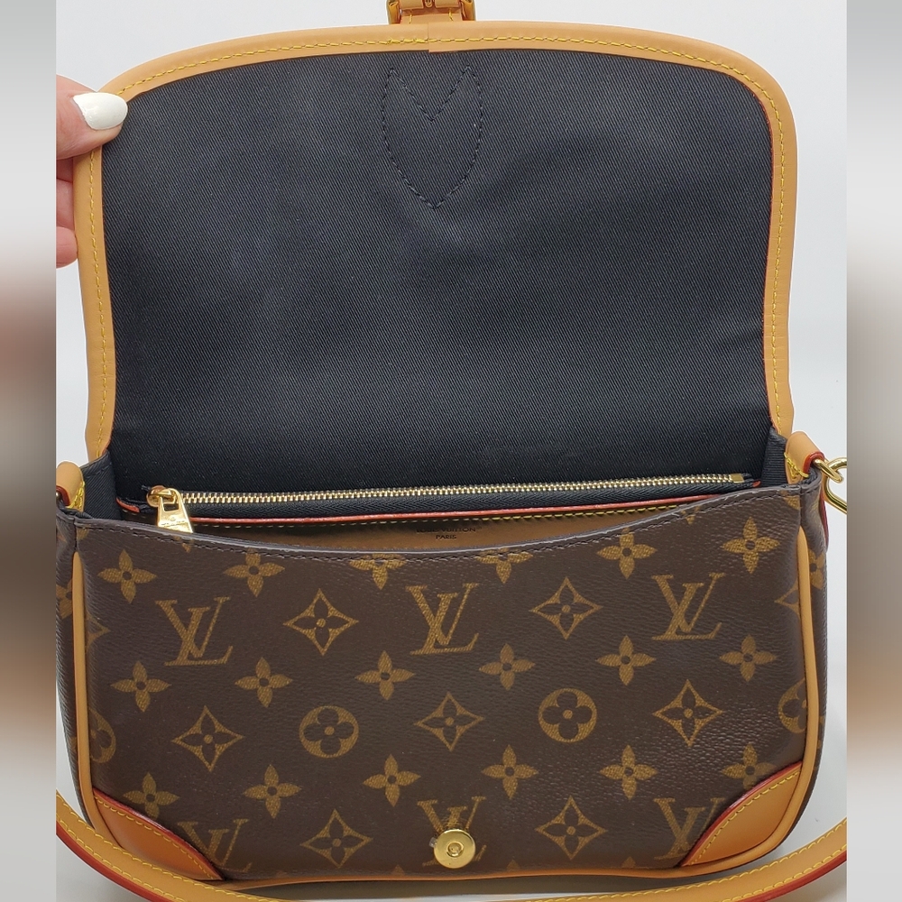 Louis Vuitton Diane PM Monogram PM - Picture 13 of 15